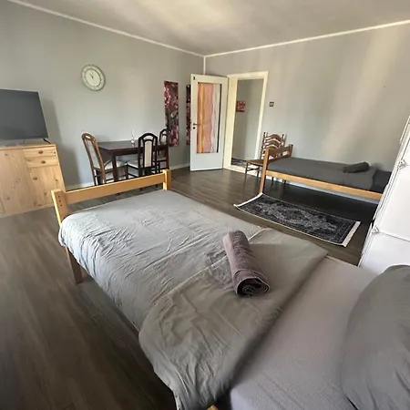 Апартаменты Monteurswohnung Am Schloss 3